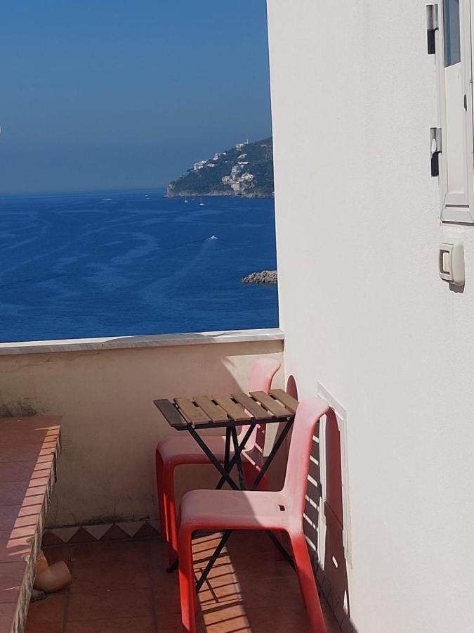 La Stanza Sul Porto Di Amalfi Camera Piccina Piccina Con Bagno Privato E Terrazzino Vista Mare Εξωτερικό φωτογραφία