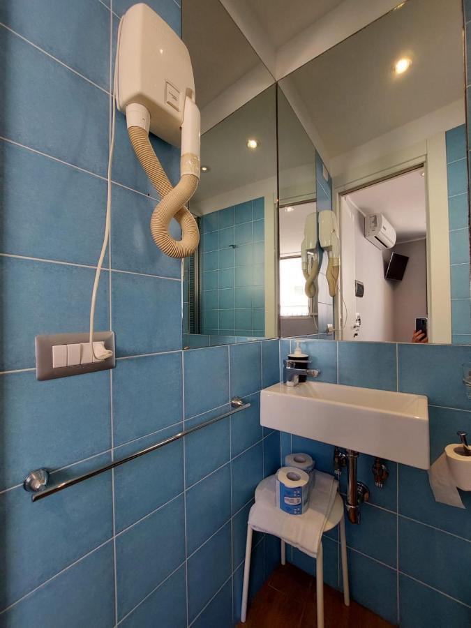 La Stanza Sul Porto Di Amalfi Camera Piccina Piccina Con Bagno Privato E Terrazzino Vista Mare Εξωτερικό φωτογραφία