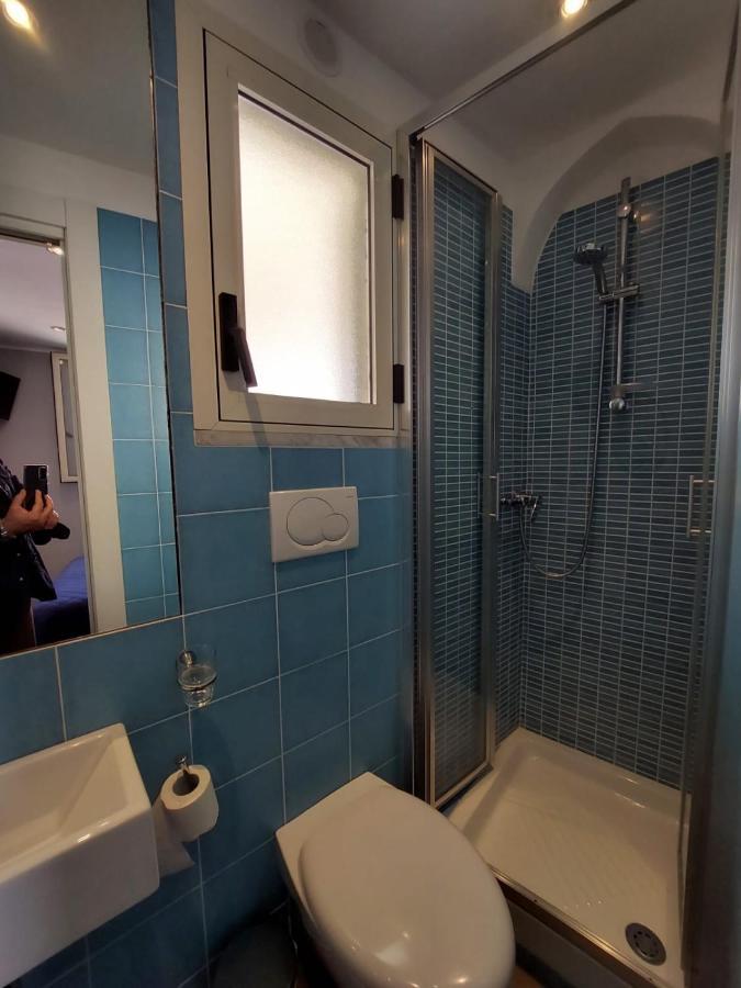 La Stanza Sul Porto Di Amalfi Camera Piccina Piccina Con Bagno Privato E Terrazzino Vista Mare Εξωτερικό φωτογραφία