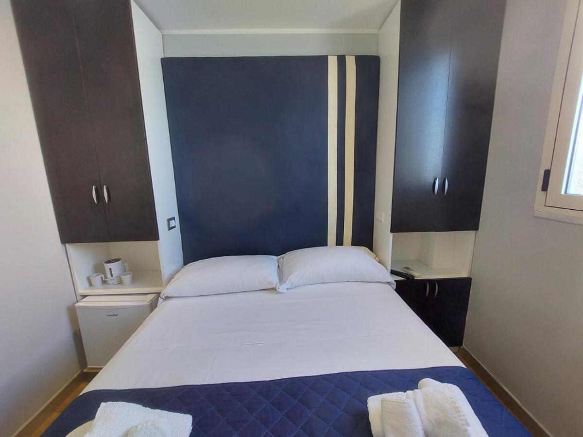 La Stanza Sul Porto Di Amalfi Camera Piccina Piccina Con Bagno Privato E Terrazzino Vista Mare Εξωτερικό φωτογραφία
